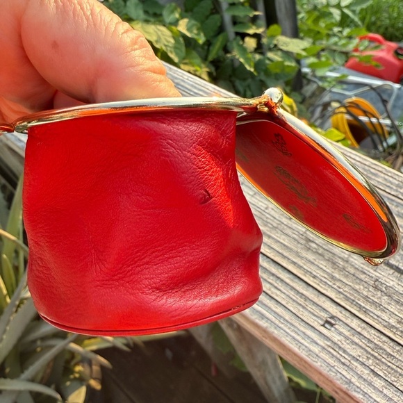Vintage Red With Rose Pop Up Snap Clasp Change Purse - Picture 4 of 9